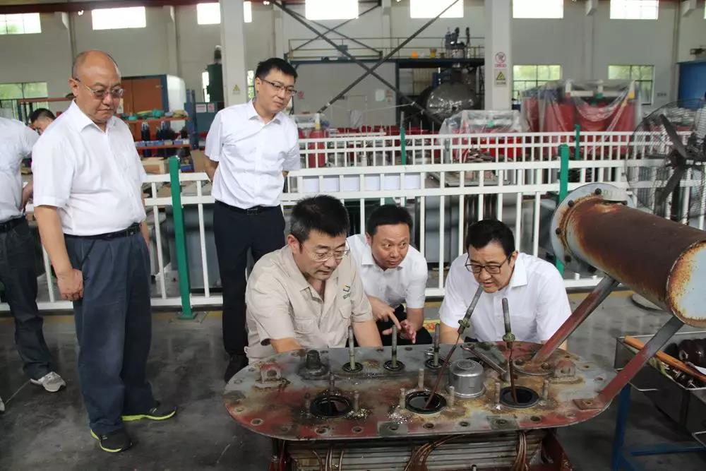 國網(wǎng)湖北省電力有限公司侯春到紫電公司調(diào)研指導(dǎo)工作 國網(wǎng)湖北省電力有限公司侯春到紫電公司調(diào)研指導(dǎo)工作